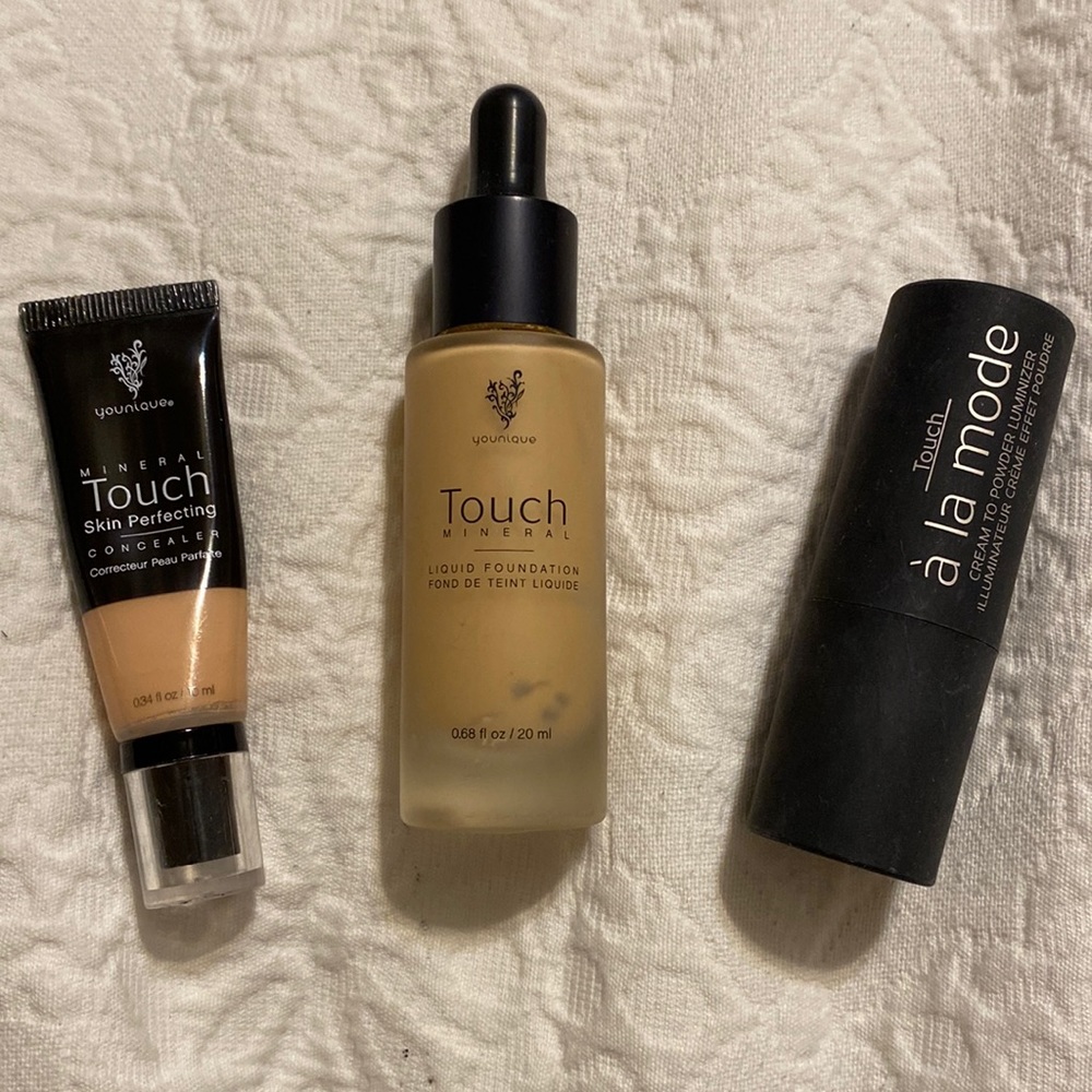 Younique lace foundation, organza concealer and benevolent highlighter